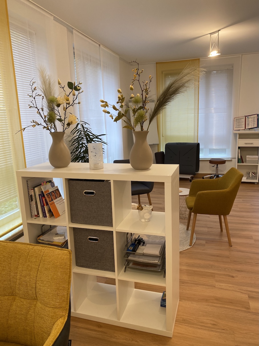 Barbara Raum Heilpraktikerin Praxis Detail Stühle